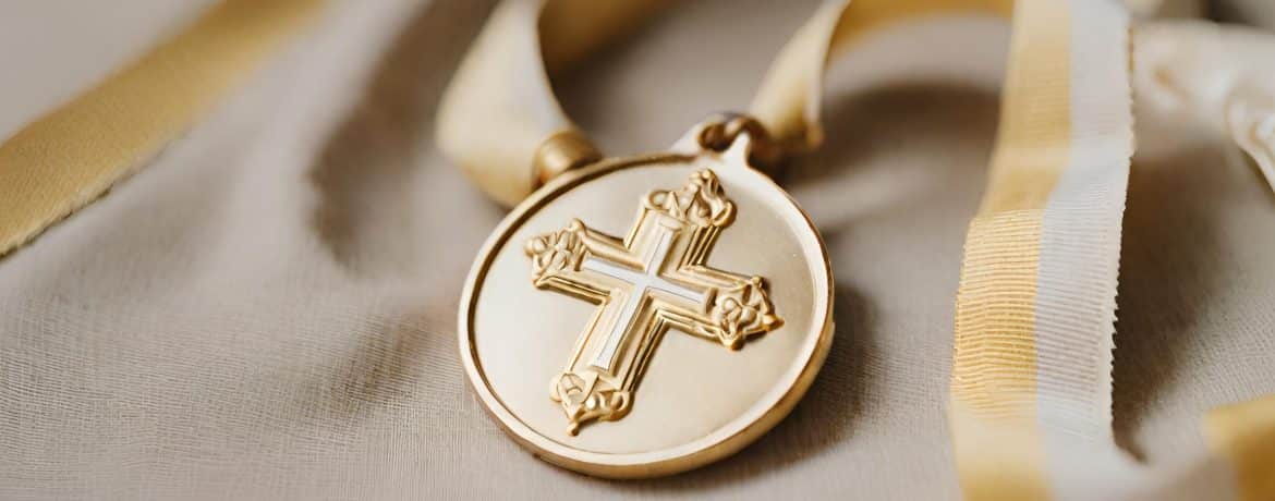 Trouvez la médaille idéale pour un baptême de garçon. Un cadeau spirituel et mémorable pour marquer cette occasion spéciale.